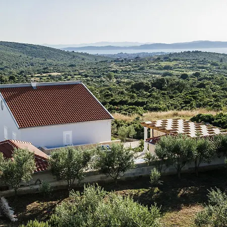 Beautiful Holiday In With Swimming Pool Holiday home *