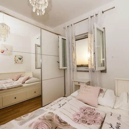 Beautiful Holiday In With Swimming Pool Holiday home Debeljak