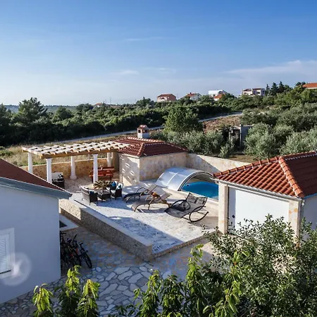 Beautiful Holiday In With Swimming Pool