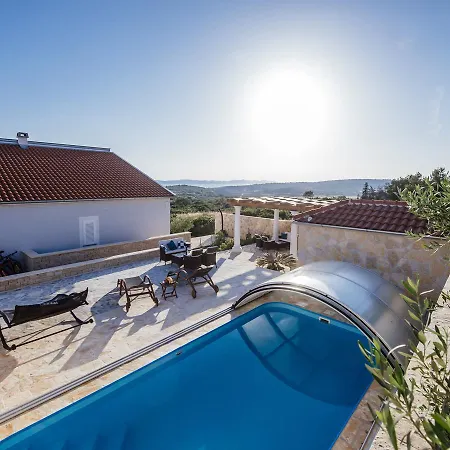 Beautiful Holiday In With Swimming Pool *